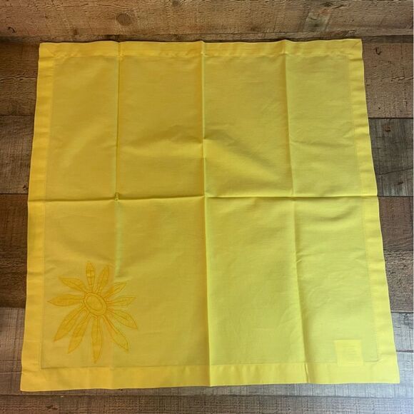 2 Crate & Barrel Yellow Placemats & Napkins Floral Stitched Spring Summer Cotton - Picture 8 of 9